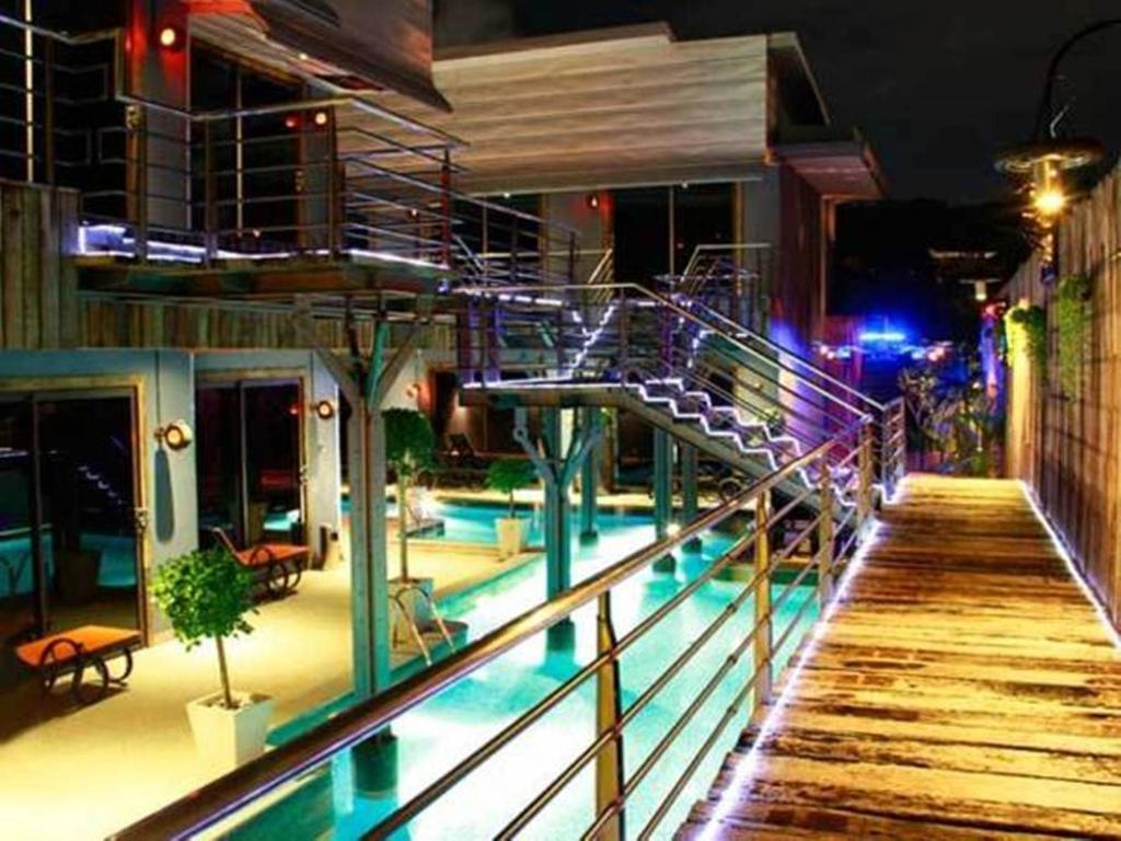 Nicky's Handlebar Patong Rum bild
